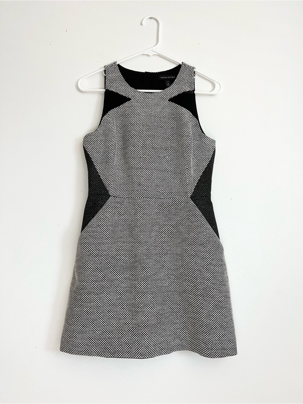 Banana Republic 6P Sheath Dress Knit Textured Black White 60s Corporate Chic